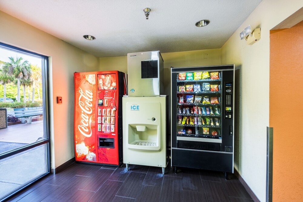 Red Roof Inn & Suites Savannah Gateway - photo 27