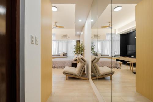 Eastwood City Cozy Designer Studio Long Stay Friendly Walk to Mall — 4-Star Luxury Hotel in Manila, Philippines