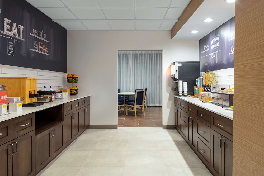 Hampton Inn Castle Rock - photo 11