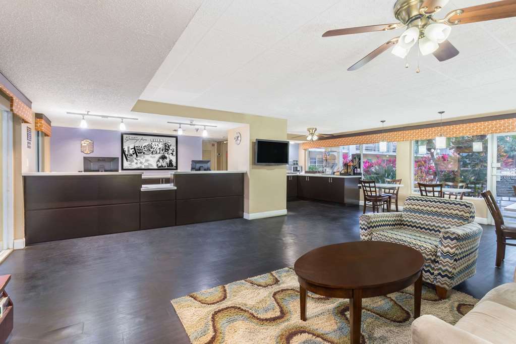 Super 8 by Wyndham Ellenton Bradenton Area - photo 3
