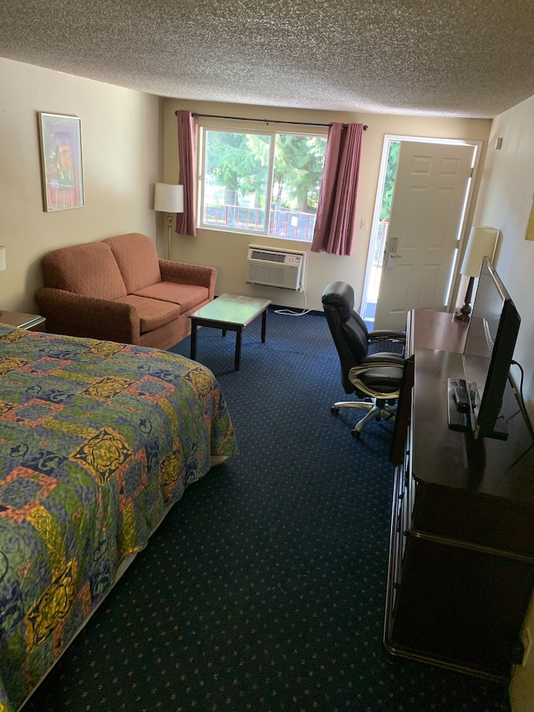 Smokey Point Motor Inn - photo 40