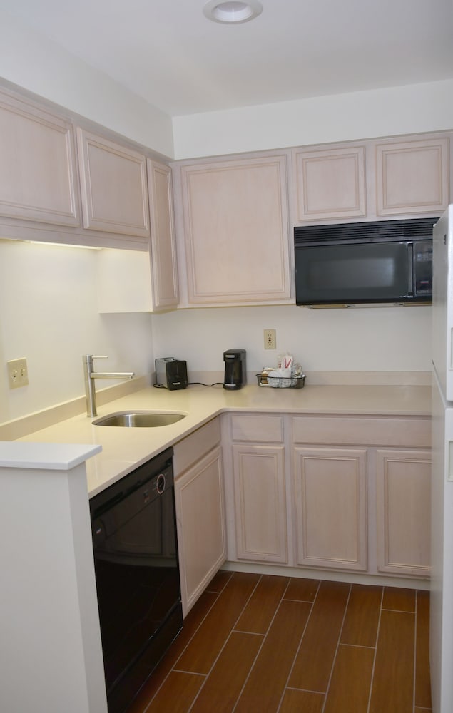 Hampton Inn & Suites Bethlehem - photo 18