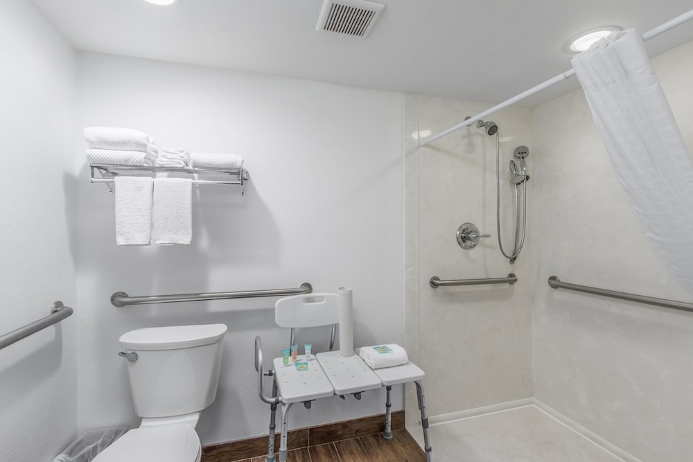 Crossroads Inn & Suites - photo 52