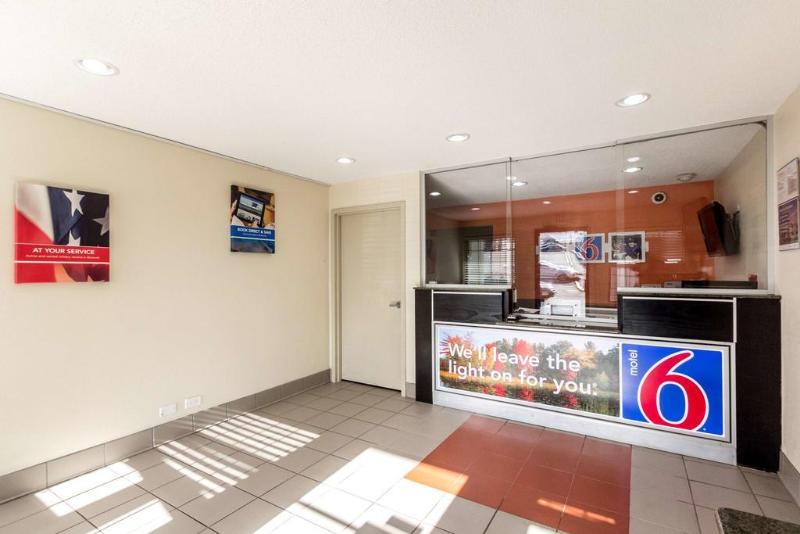 Motel 6 New Brunswick NJ - photo 25