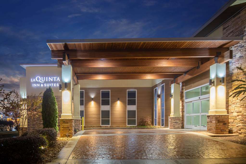 La Quinta Inn & Suites by Wyndham Chattanooga East Ridge - photo 2