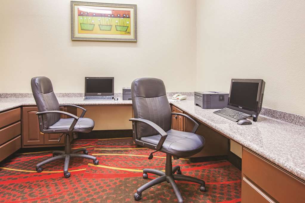 La Quinta Inn & Suites by Wyndham Garland Harbor Point - photo 63