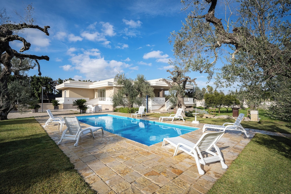 Villa Torricella Pool and Sunny Garden Happy Rentals — 4-Star Luxury Hotel in Leverano, Italy
