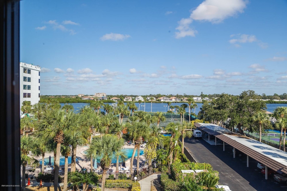 Harbor Towers 4th Fl Pool & Bay Views End Unit - photo 68