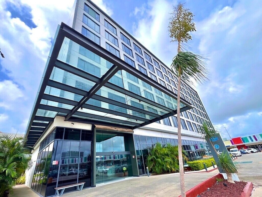 Fiesta Inn Express Cancún Cumbres