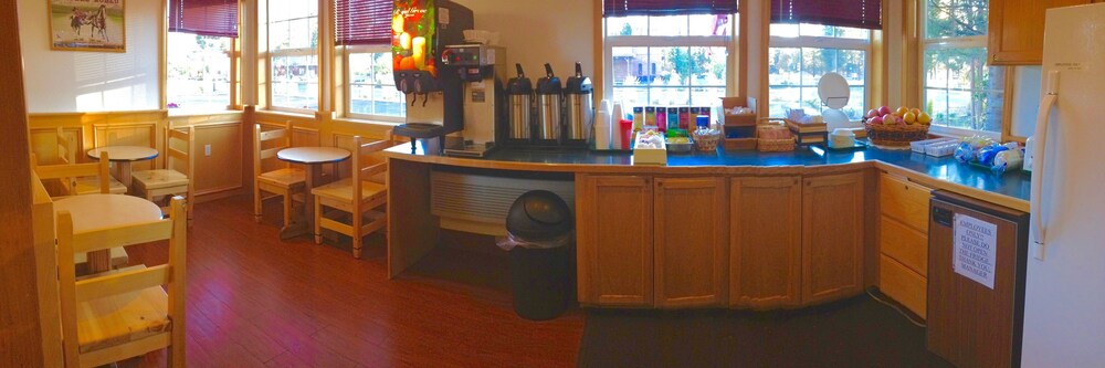 Sisters Inn And Suites - photo 2