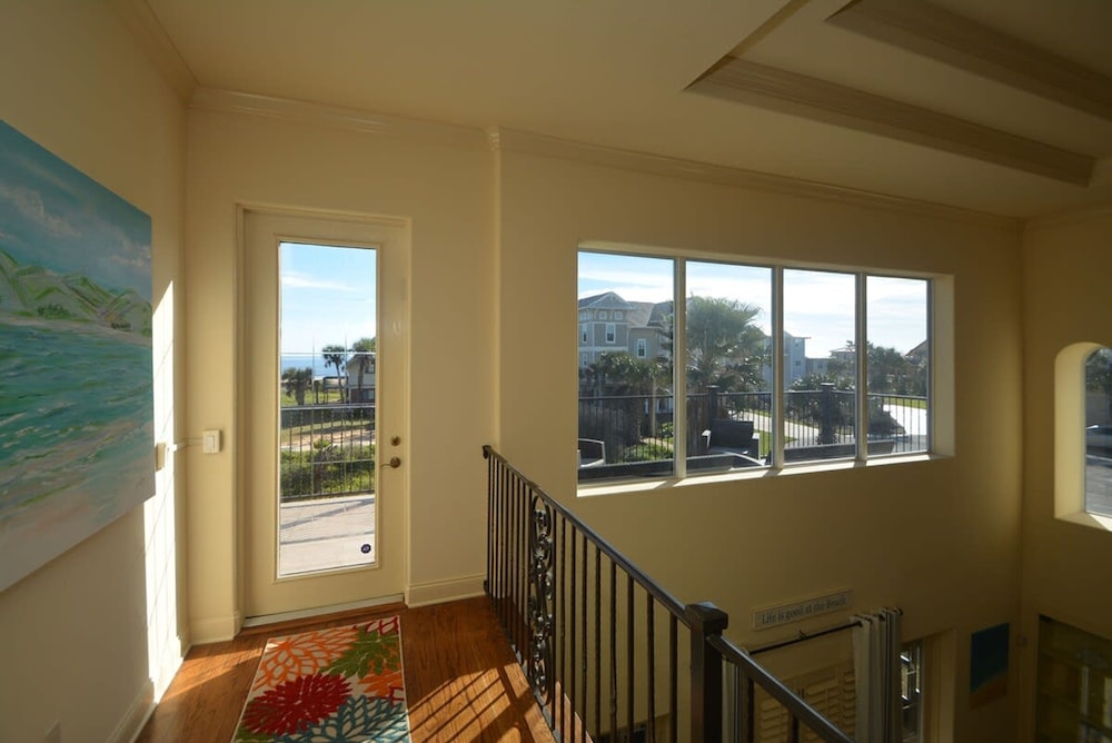 Ocean View Paradise Steps away from the Beach Will Accommodate Up To 10 People including 1 3 Fa - photo 47