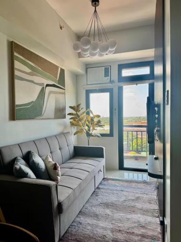 2Br QC Furnished Condo w 300mbps Net Free Pool Use — 4-Star Luxury Hotel in Manila, Philippines