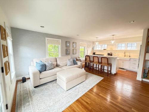 Charming 3 Bedroom Home In The Heart Of Oak Bluffs 22014764 — Oak Bluffs