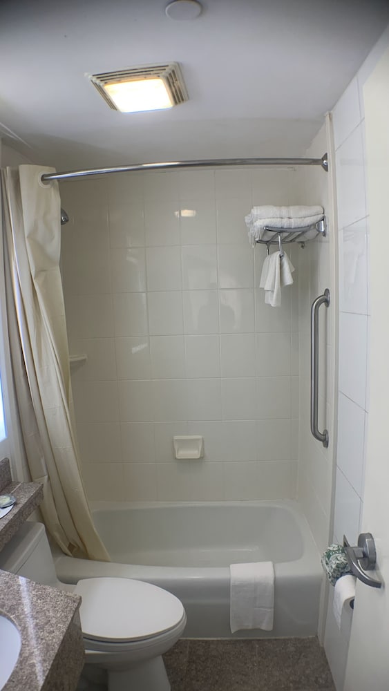 East New York Inn - photo 15
