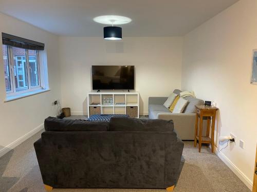 Large 2 bedroom apartment 4 beds one 1 en suite Free parking Nr Chelt Elmore and Quays — 4-Star Luxury Hotel in Gloucester, United Kingdom