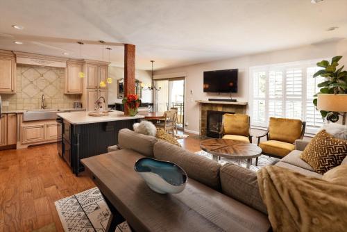Cozy Condo in Snowmass Village — 4-Star Luxury Hotel in Snowmass Village, United States