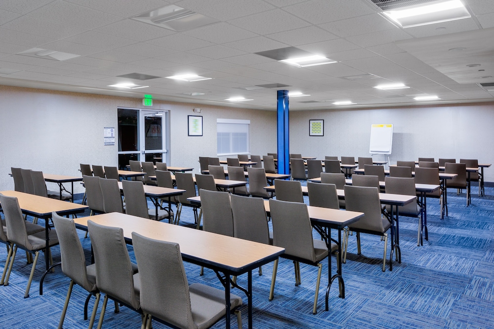 Holiday Inn Express Hotel & Suites Oroville Lake by IHG - photo 35