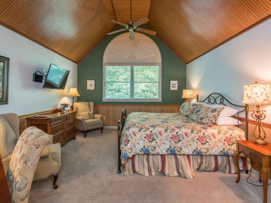Eight Gables Inn - photo 23