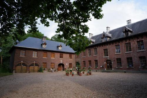 Het Domherenhuis B&B Restaurant Calice — 4-Star Luxury Hotel in Heusden, Belgium
