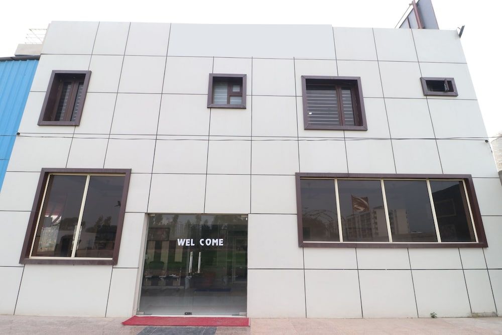 Oyo 28338 New Life — hotel in Rajpura