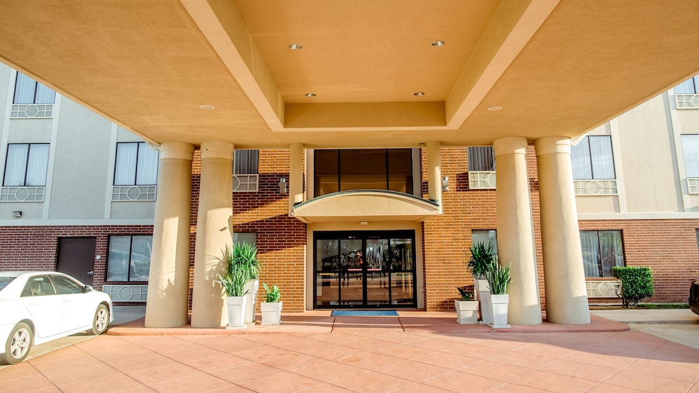 Holiday Inn Express & Suites Waller Prairie View by IHG - photo 40