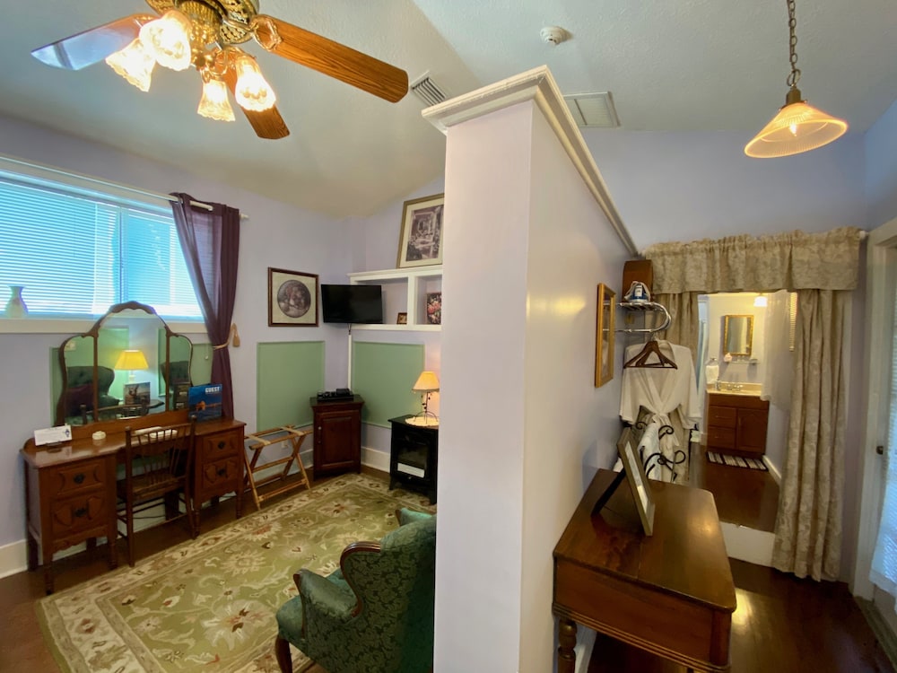 Penny Farthing Inn - photo 8