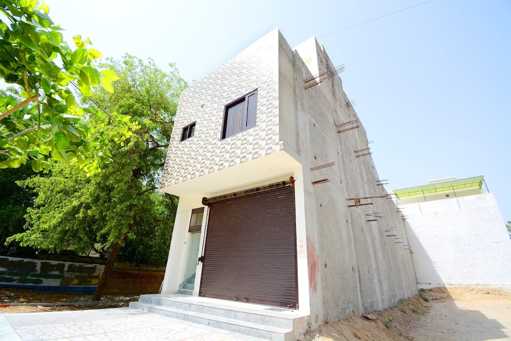 Oyo 38787 Hotel Red Rose