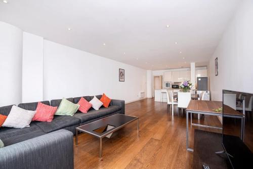 Central 2 Bed Maissonette — 5-Star Luxury Hotel in London, United Kingdom