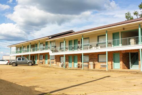 Toledo Town Inn — hotel in Many