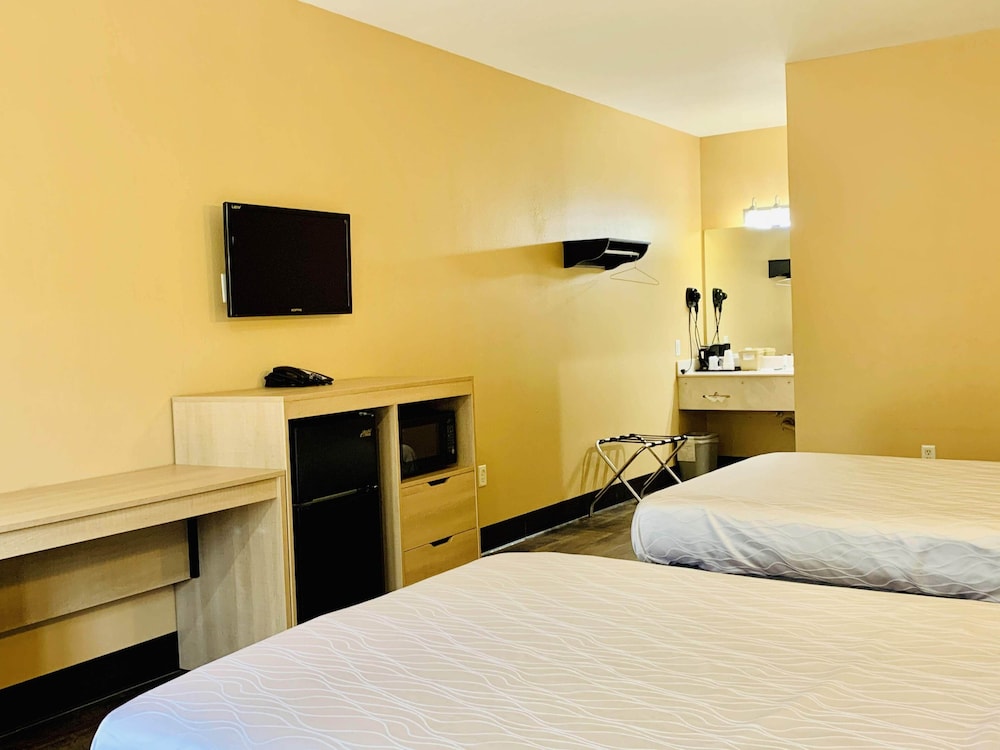 Weston Inn & Suites - photo 15