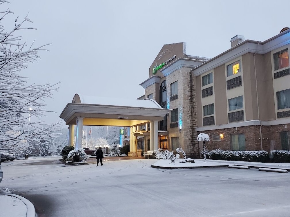 Holiday Inn Express and Suites Henderson by IHG - photo 60