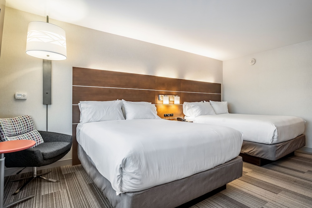 Holiday Inn Express and Suites Platteville by IHG - photo 13