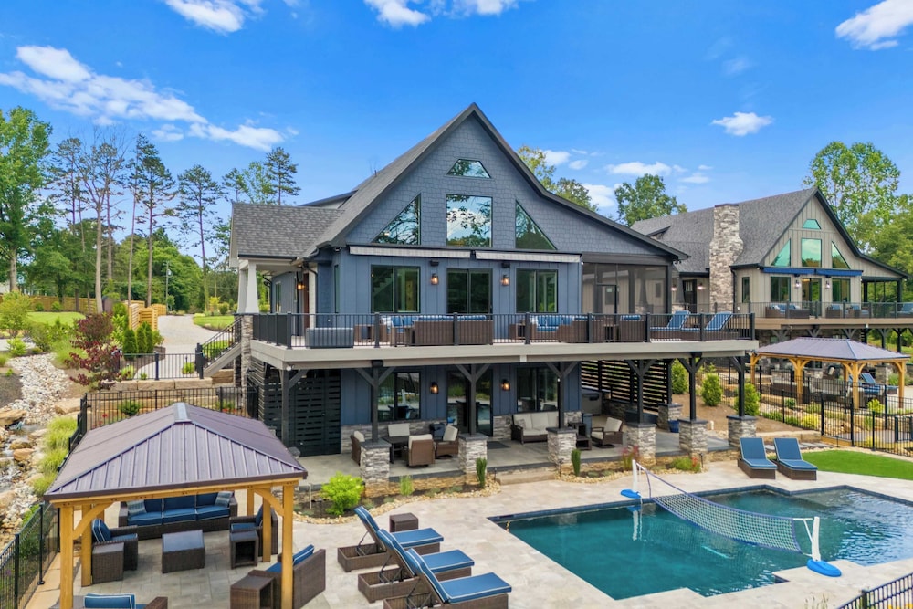 Blue Heron by Avantstay Lakefront Dock Pool Theater Sleeps 22 — hotel in Sherrills Ford