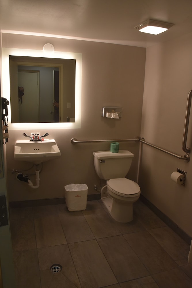 Ramada by Wyndham Vineland Millville Area - photo 15