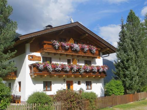 Haus Waltraud — 4-Star Luxury Hotel in Sankt Jakob In Defereggen, Austria