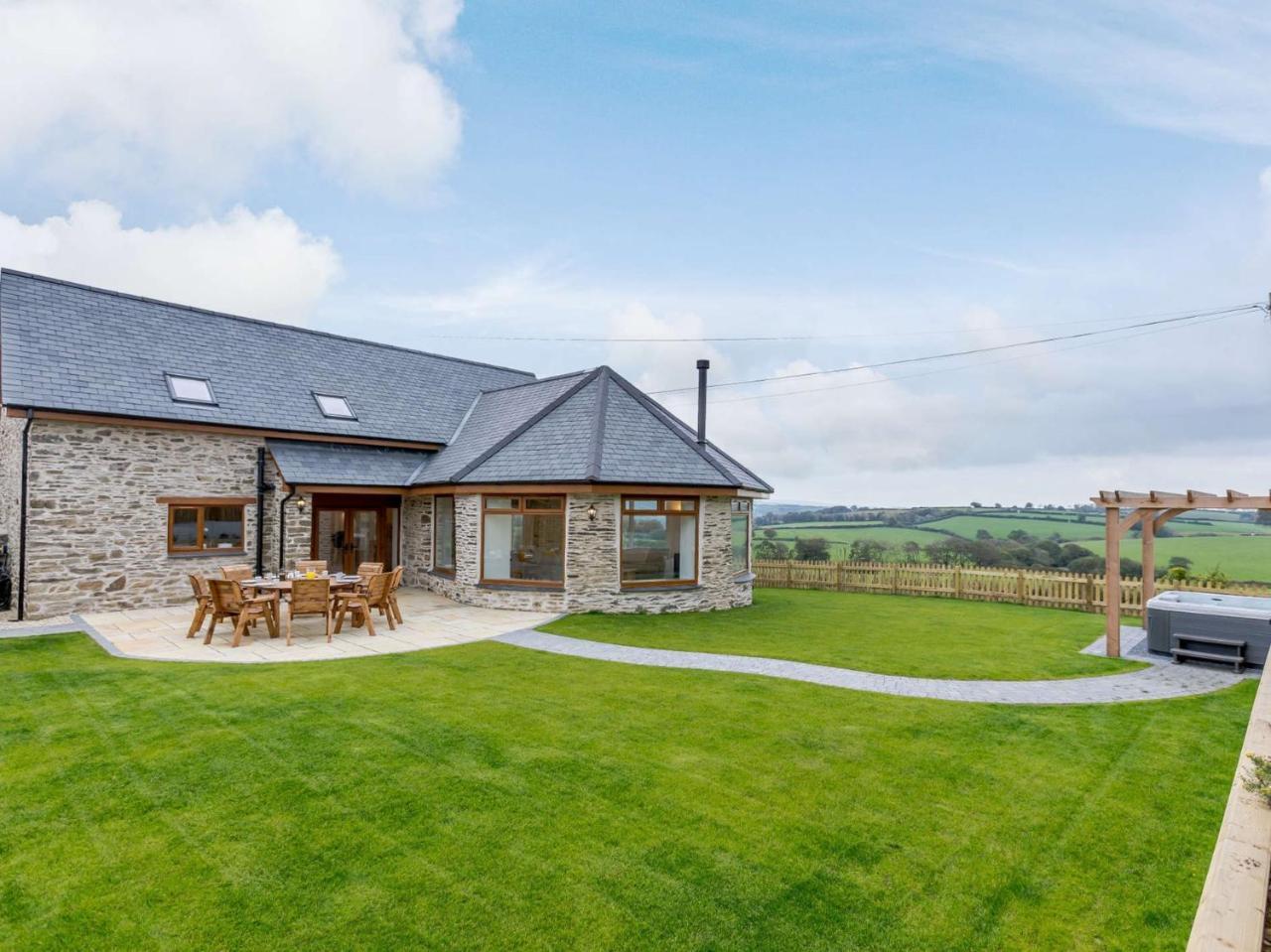 5 Bed in Barnstaple oc 85165 in Barnstaple, United Kingdom