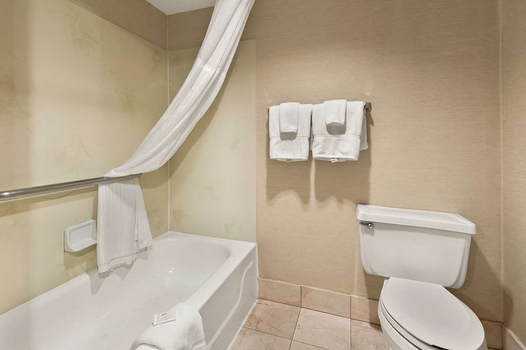 Hotel RL Cleveland Airport West - photo 8