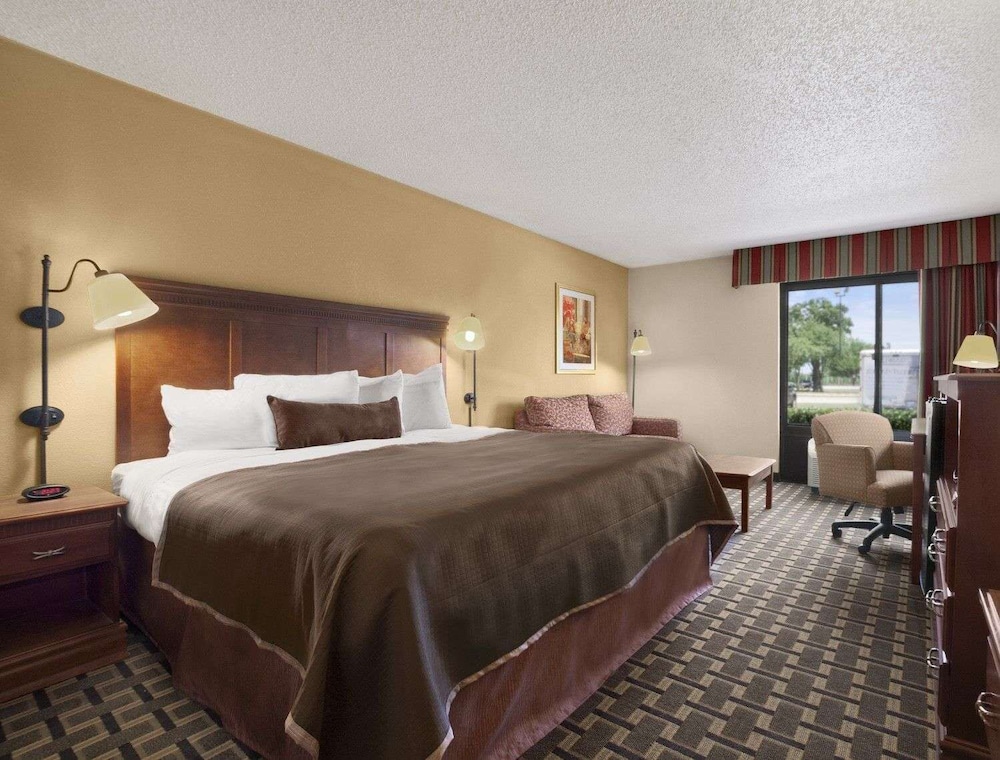 Baymont by Wyndham Lewisville - photo 15