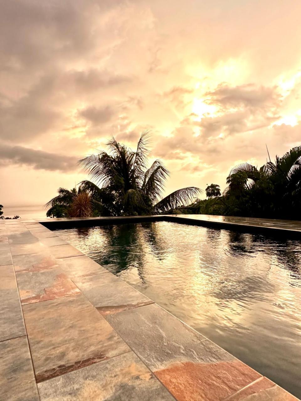 Villa Ô Karet Vue mer panoramique et Piscine privée — 5-Star Luxury Hotel in Pointe-Noire, Guadeloupe