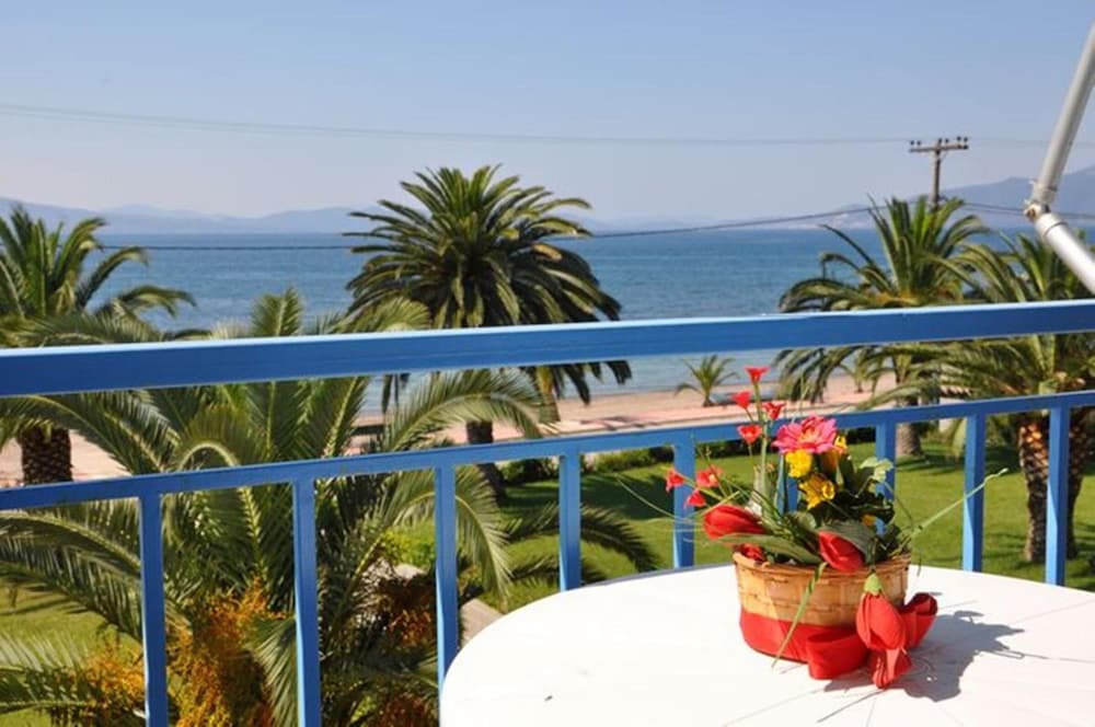 Elena Hotel — Livanates