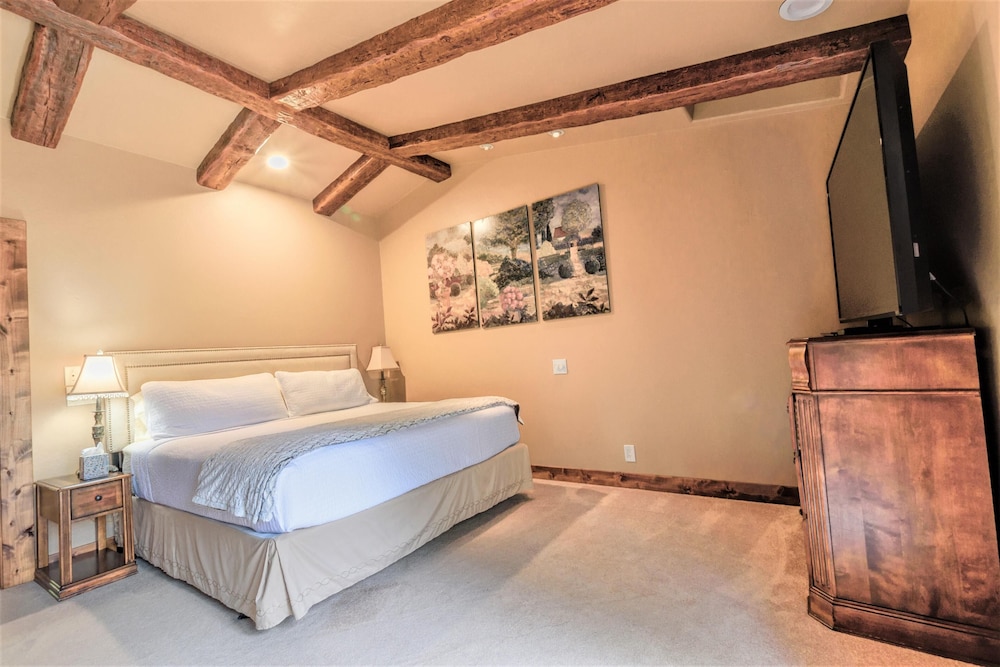 Lx18: Golfer's Dream Retreat Estate - photo 2