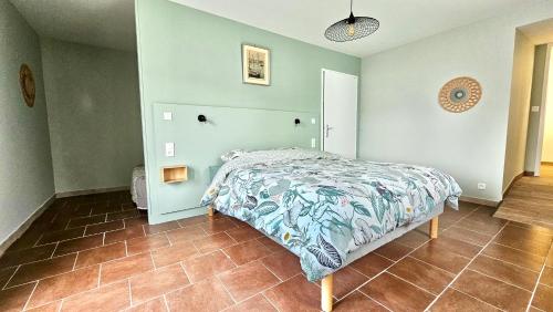 Le Refuge in Unknown City, France