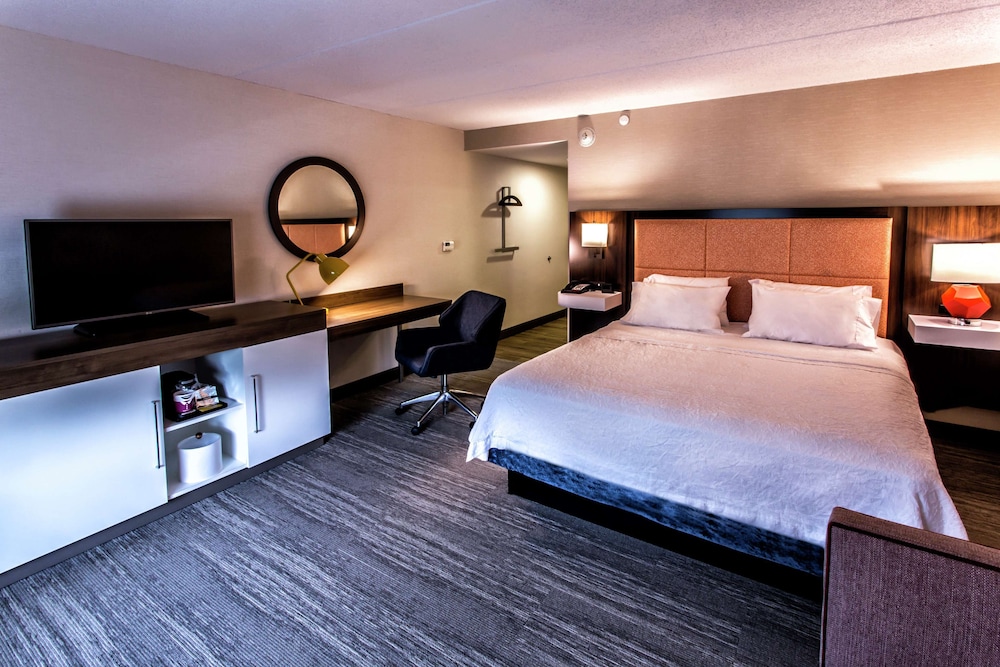 Hampton Inn & Suites Staten Island - photo 35