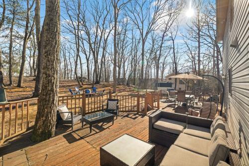 Home in Bushkill Saw Creek Poconos area — 4-Star Luxury Hotel in Saw Creek, United States
