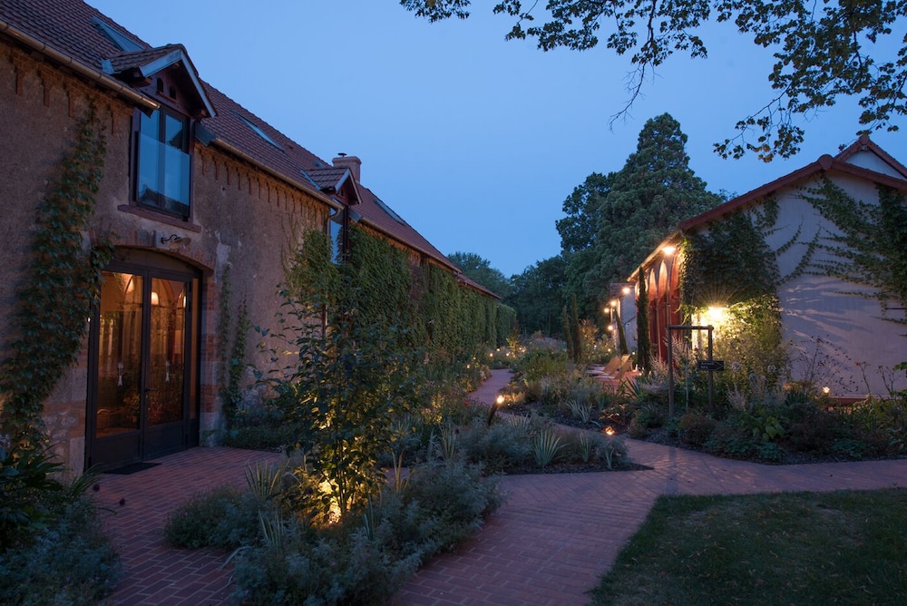La Barboire Campagne Chambres — 4-Star Luxury Hotel in Cormeray, France