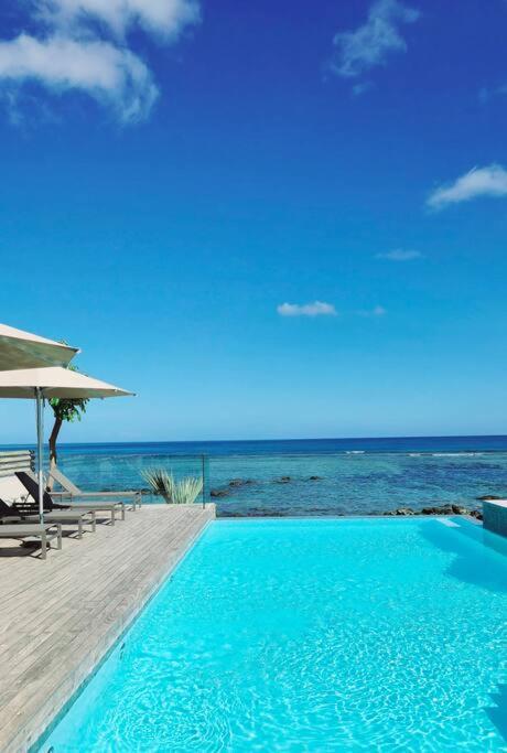 Beachfront Chic Penthouse — hotel in Grande Riviere Noire