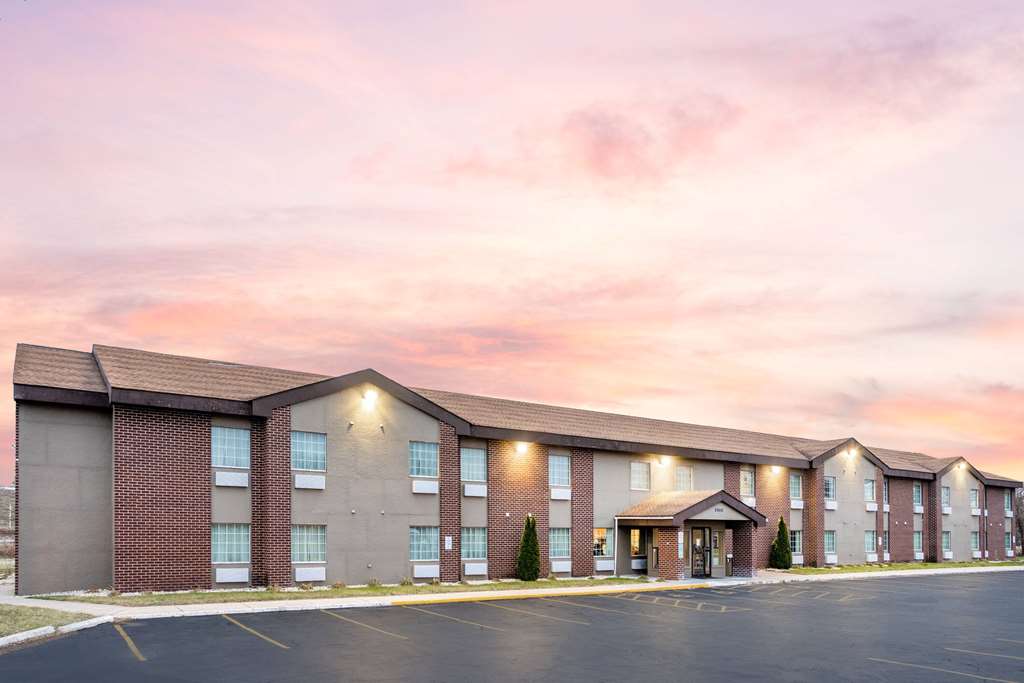 Baymont by Wyndham Beloit - photo 5