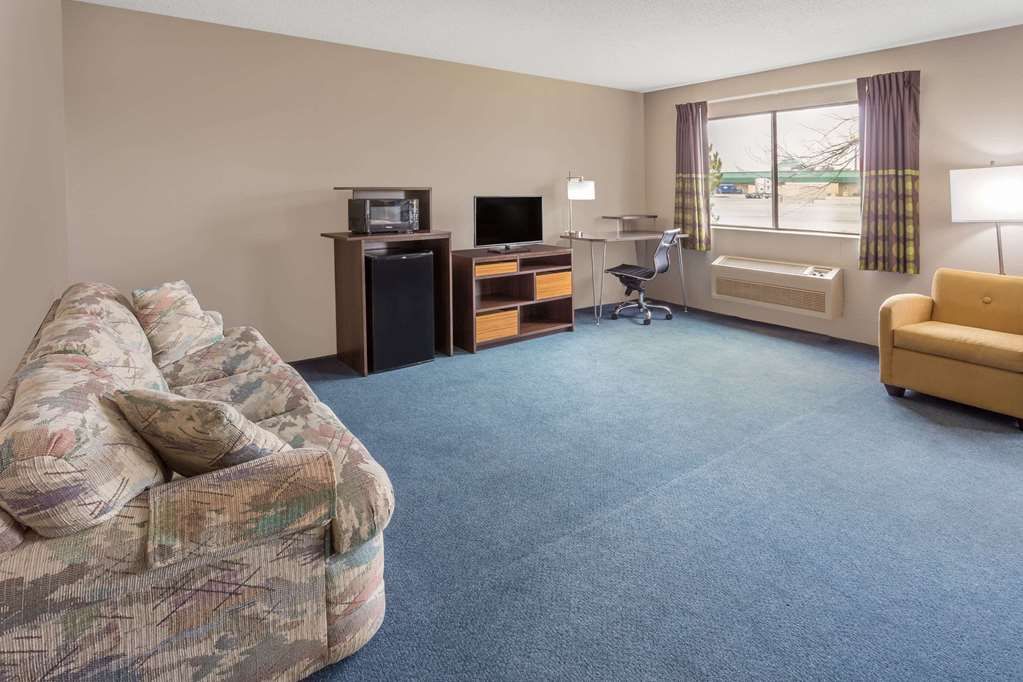 Super 8 by Wyndham Hebron Lowell Area - photo 13