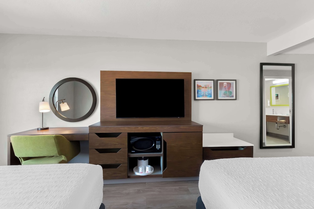Hampton Inn & Suites Phoenix Gilbert - photo 22