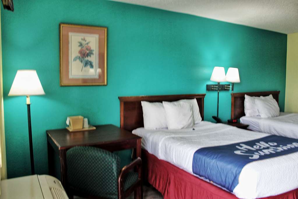 Days Inn by Wyndham Marianna - photo 24